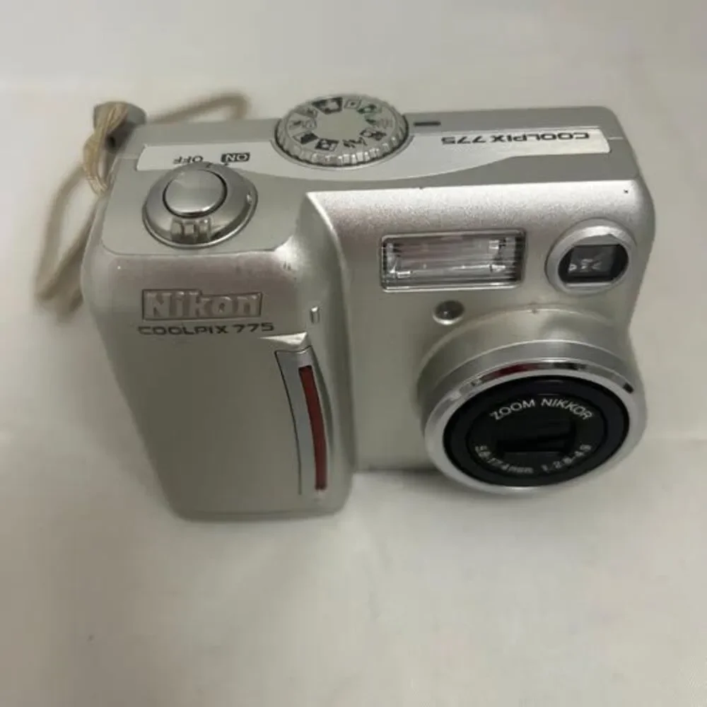 Nikon COOLPIX 775 Digital Camera 2.0MP – Silver – Untested As-Is